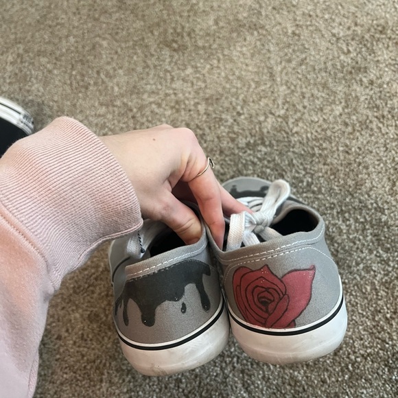 Fully customized low top sneakers - Picture 2 of 4